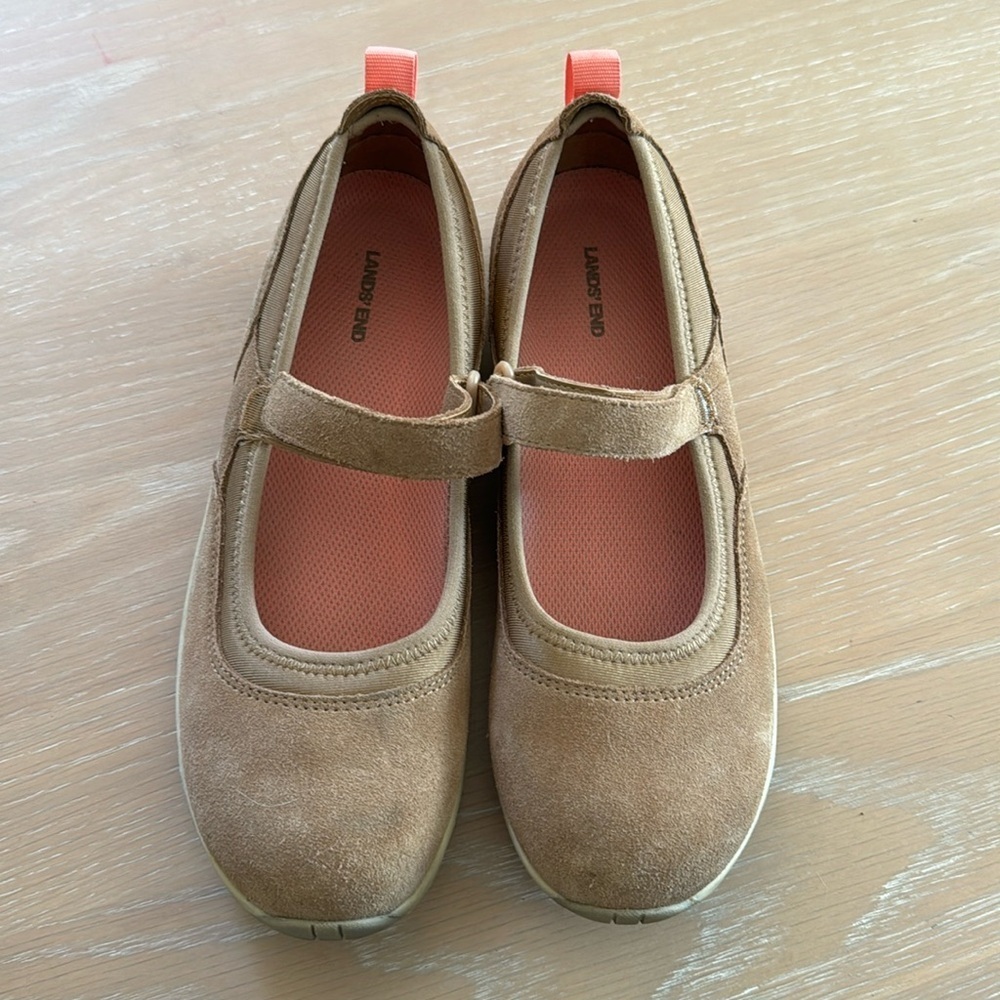 Lands’ End Mary Jane type shoes, size 8 1/2 B, light wear, good condition!